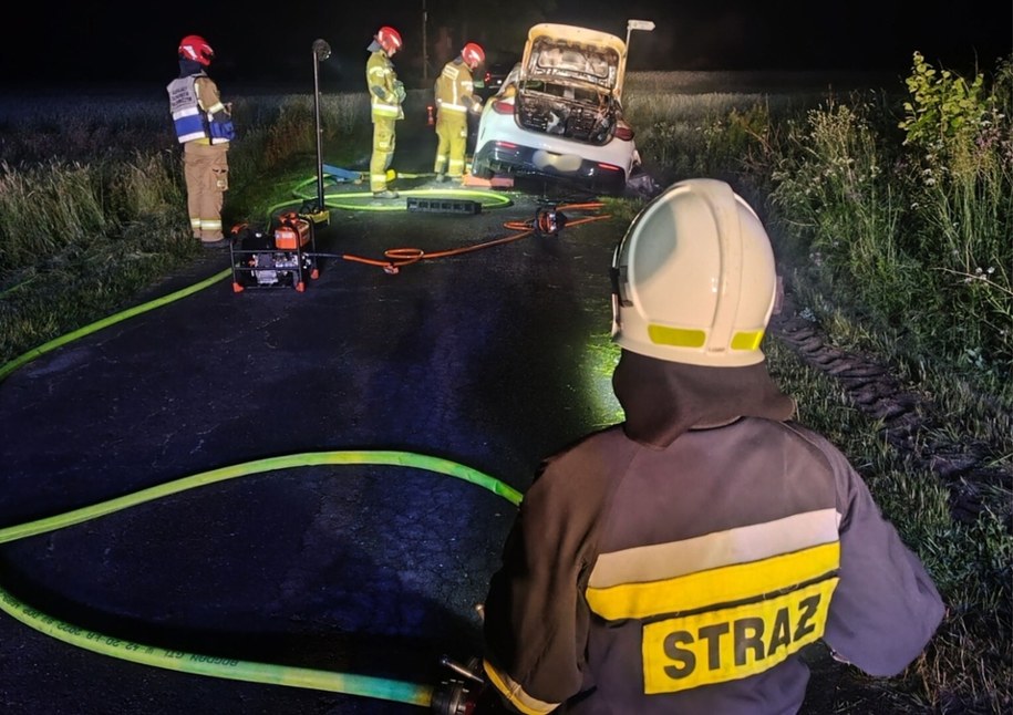 Pożar samochodu elektrycznego w miejscowości Zaleśna, fot. OSP Aleksandria /