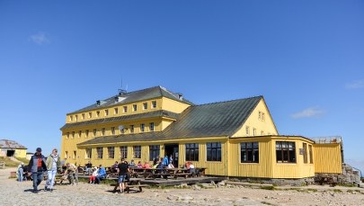 Pożar schroniska "Dom Śląski" pod Śnieżką. Ogień pojawił się na elewacji