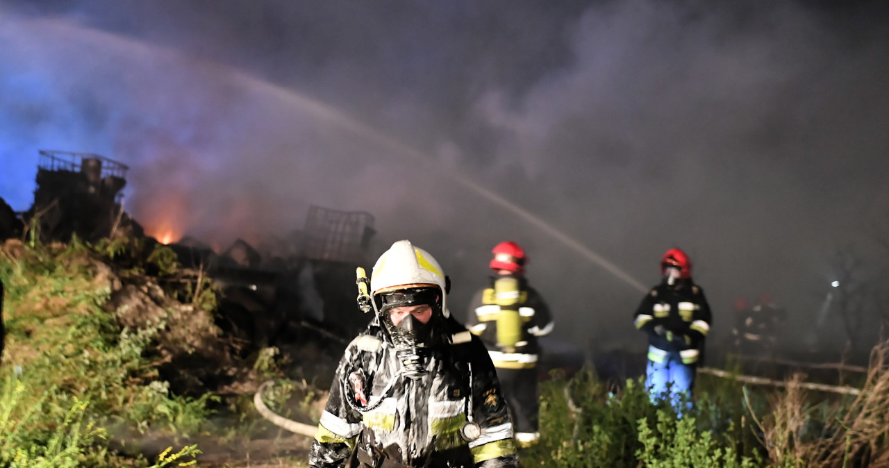 Pożar składowiska odpadów chemicznych we wsi Wszedzień