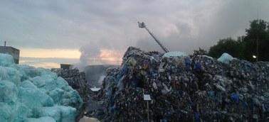 Pożar składowiska odpadów w Skawinie