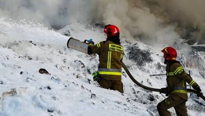 Pożar składowiska odpadów w Tychach. Apel o zamknięcie okien