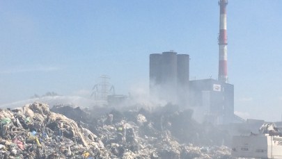 Pożar składowiska odpadów w Zgierzu. Obowiązuje ostrzeżenie o szkodliwych oparach