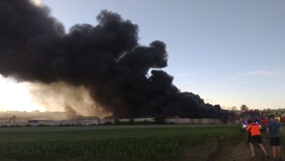 Pożar składowiska w Piekarach Śląskich. "Jedna wielka czarna łuna"
