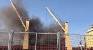 Pożar statku w Nowym Porcie w Gdańsku. "Prace niebezpieczne"