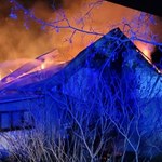 Pożar stolarni w Simoradzu. Strażacy uratowali dom w sąsiedztwie