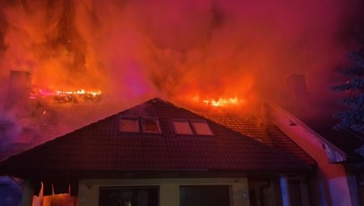 Pożar szeregowca w Szczecinie. Ranny strażak 