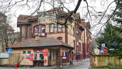 Pożar szpitala PUM w Szczecinie. "Pacjent w izolatce rozpalił ognisko"