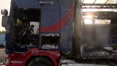 Pożar tirów w Natolinie koło Łodzi. Poważne zniszczenia, nikt nie ucierpiał