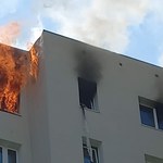 Pożar w bloku w Jeleniej Górze. Ogień wybuchł na 11. piętrze