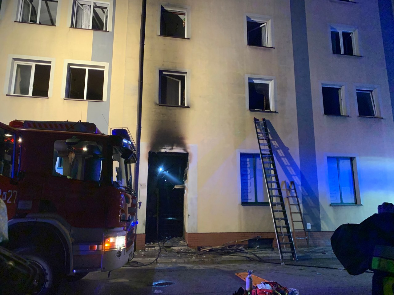 Pożar w bloku w Tarnowie. 12 osób trafiło do szpitala