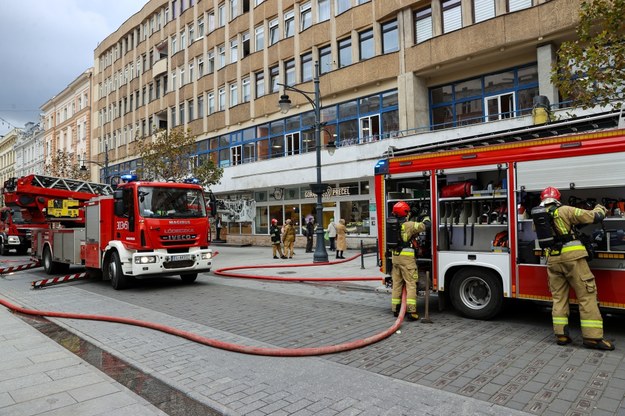 Pożar w budynku przy ul. Piotrkowskiej w Łodzi /Marian Zubrzycki /PAP