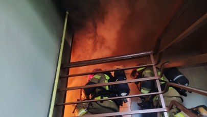 Pożar w centrum Bytomia. Do szpitala trafił strażak
