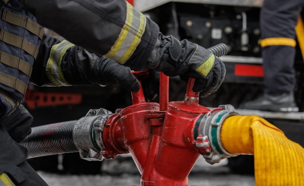 ​Pożar w centrum handlowym Giant w Królewcu. Ogień objął trzy piętra