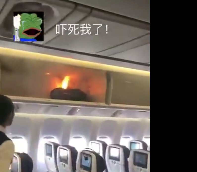 Pożar w chińskim samolocie /Twitter