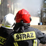 Pożar w Chojnowie. Ogień odciął drogę ucieczki 3 osobom