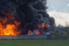 Pożar w fabryce farb pod Sochaczewem na Mazowszu 