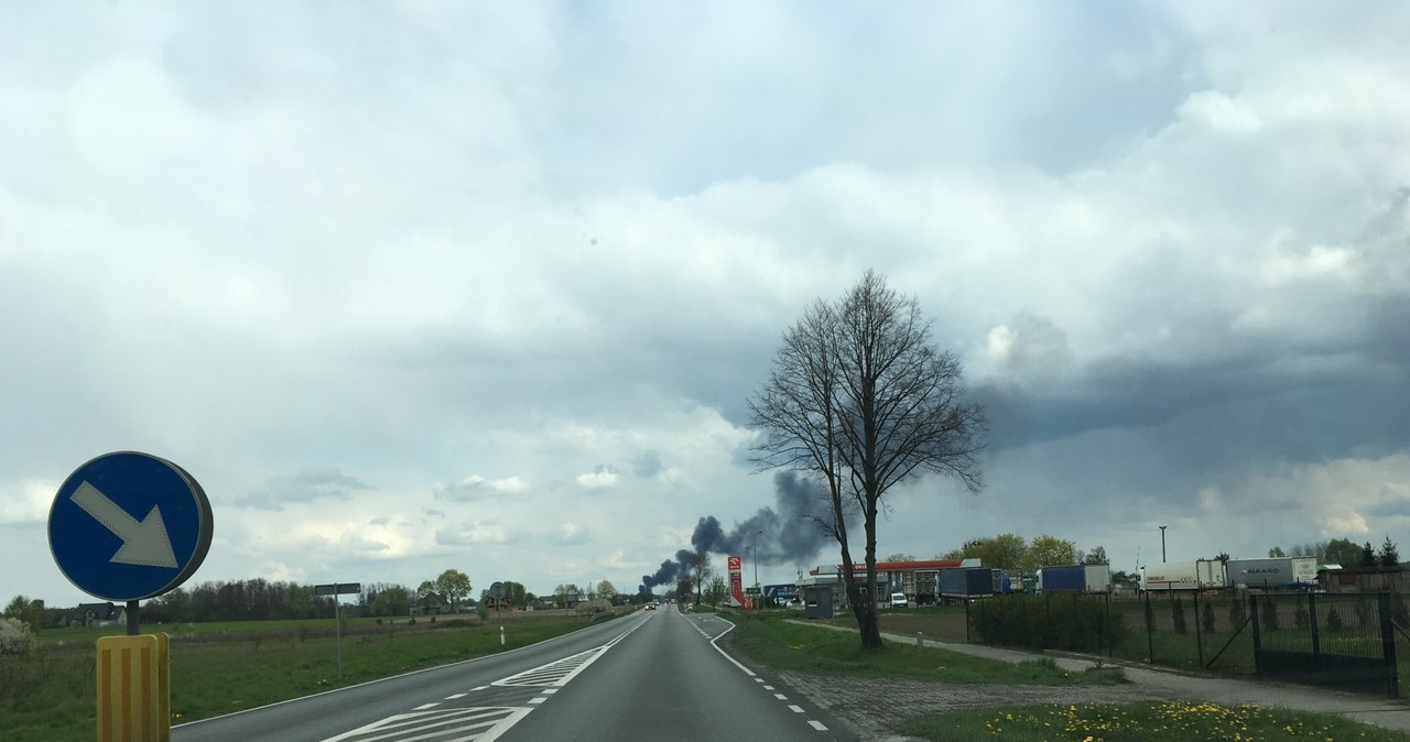 Pożar w fabryce farb pod Sochaczewem na Mazowszu 