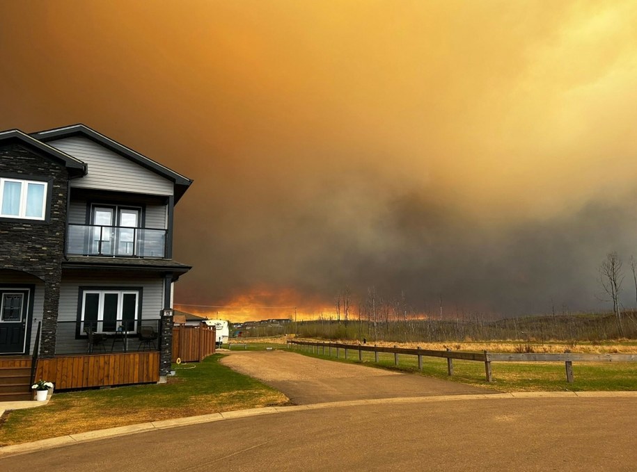 Pożar w Fort McMurray /KOSAR / AFP /East News