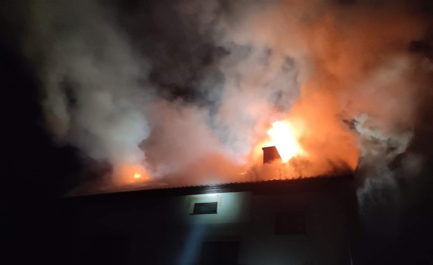 Pożar w Garlicy Murowanej. Od uderzenia pioruna zapalił się dom
