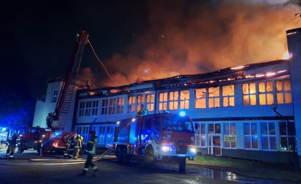 Pożar w Hajnówce. Ogień na dwóch poziomach budynku
