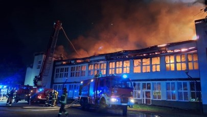 Pożar w Hajnówce. Ogień na dwóch poziomach budynku