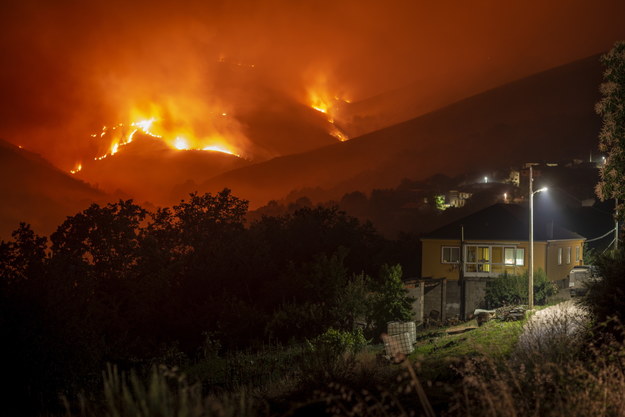 Pożar w hiszpańskiej Galicji /BRAIS LORENZO /PAP/EPA