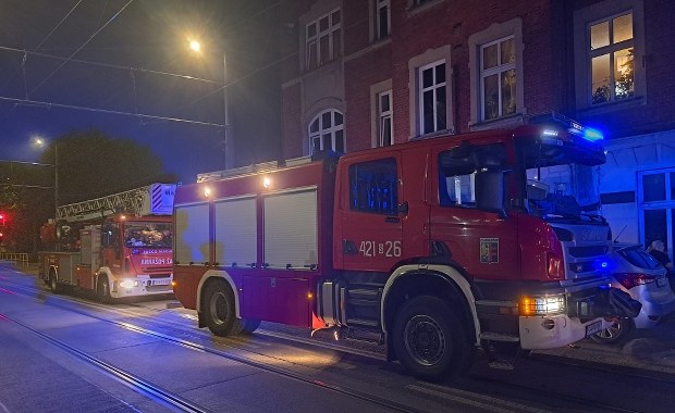 Pożar w kamienicy w Chorzowie. Dwie osoby w szpitalu