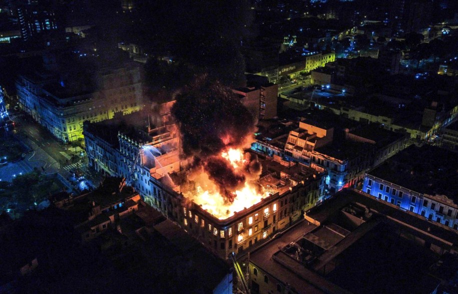 Pożar w Limie /Renato Pajuelo /PAP/EPA