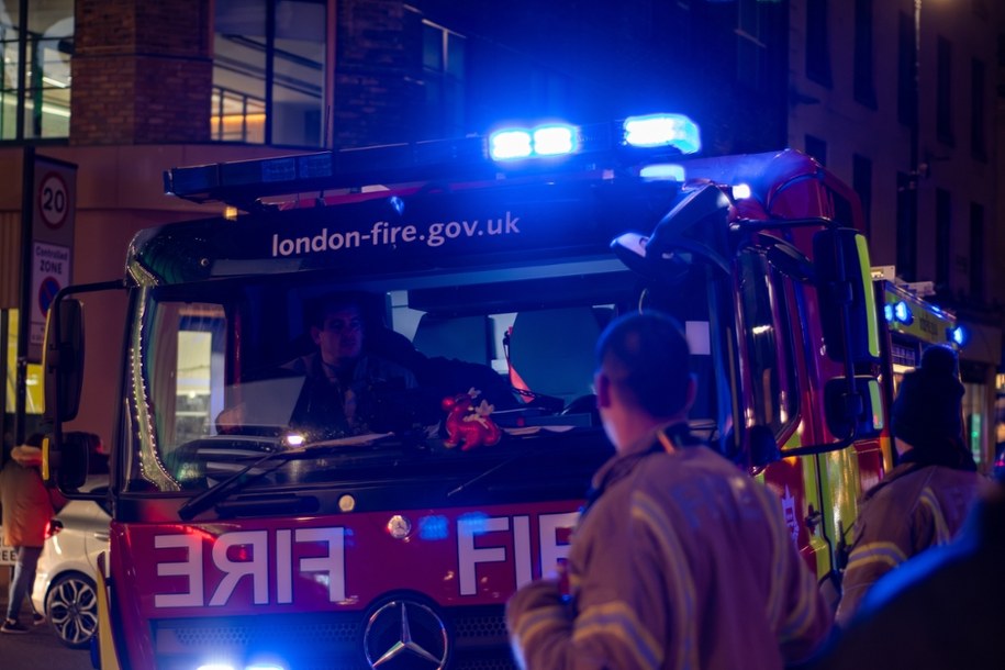 Ogień i eksplozje w Londynie. Spłonęły karetki pogotowia