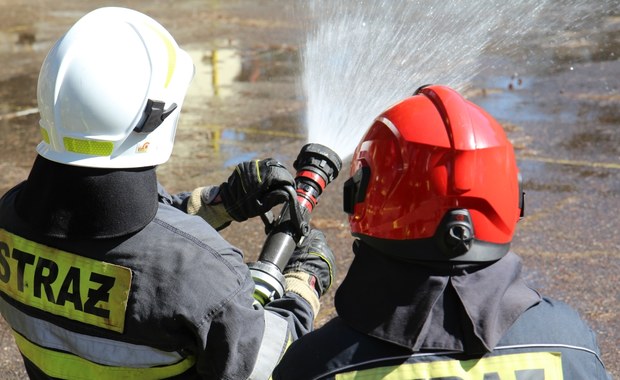 Pożar w Lwówku Wielkopolskim. 2 osoby ranne, trwa walka z ogniem