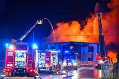 Pożar w magazynie farb i lakierów w Kielcach