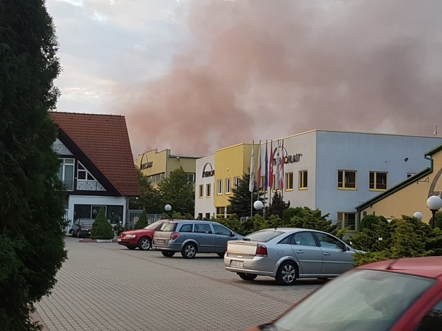 Pożar w małopolskim Libiążu: pali się zakład produkujący okna /Gorąca Linia RMF FM /