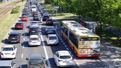 Pożar w metrze wywołał chaos. Warszawa stanęła w korkach