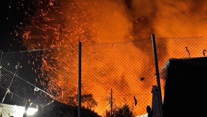 Pożar w obozie dla imigrantów: Setki osób bez dachu nad głową 