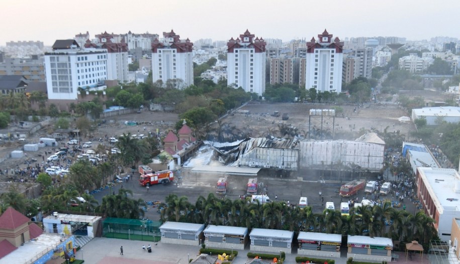 Pożar w parku rozrywki w mieście Radźkot /AFP/EAST NEWS /