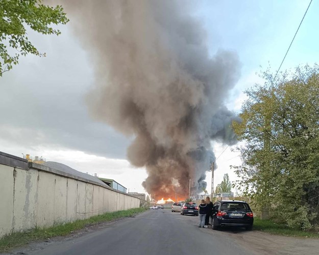 Pożar w Piotrkowie Trybunalskim Zdjęcie opublikowała na Facebooku strona Dzieje się w Piotrkowie Trybunalskim i okolicach. /