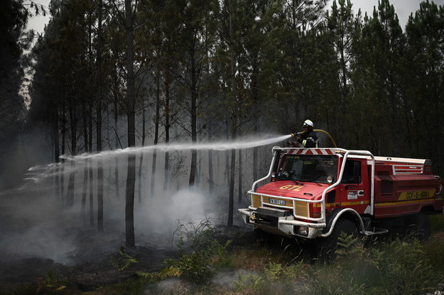 Pożar w pobliżu Louchats /PHILIPPE LOPEZ / POOL /PAP/EPA