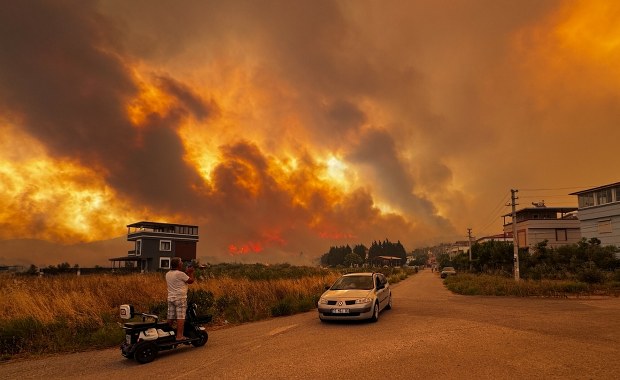 Pożar w popularnym regionie Turcji. Loty trzeba było wstrzymać