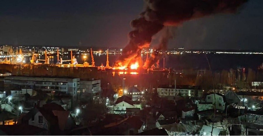 Pożar w porcie, gdzie stacjonowała jednostka /Twitter/Ministerstwo Obrony Ukrainy /