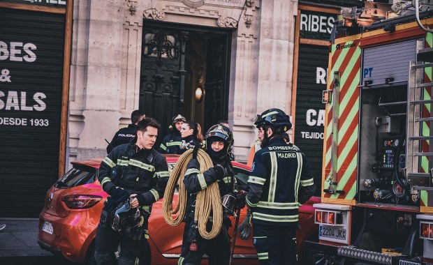 Pożar w restauracji w Madrycie. Ciężko ranni strażacy