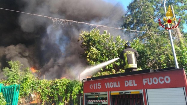 Pożar w Rzymie /VIGILI DEL FUOCO PRESS OFFICE HANDOUT /PAP/EPA