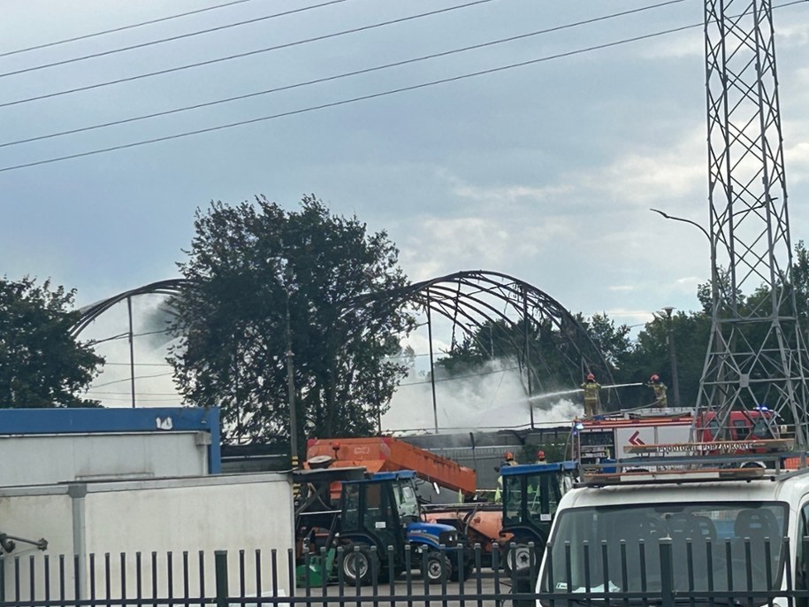 Pożar w sortowni śmieci na granicy Mokotowa i Wilanowa w Warszawie. /Michał Dobrołowicz /RMF FM