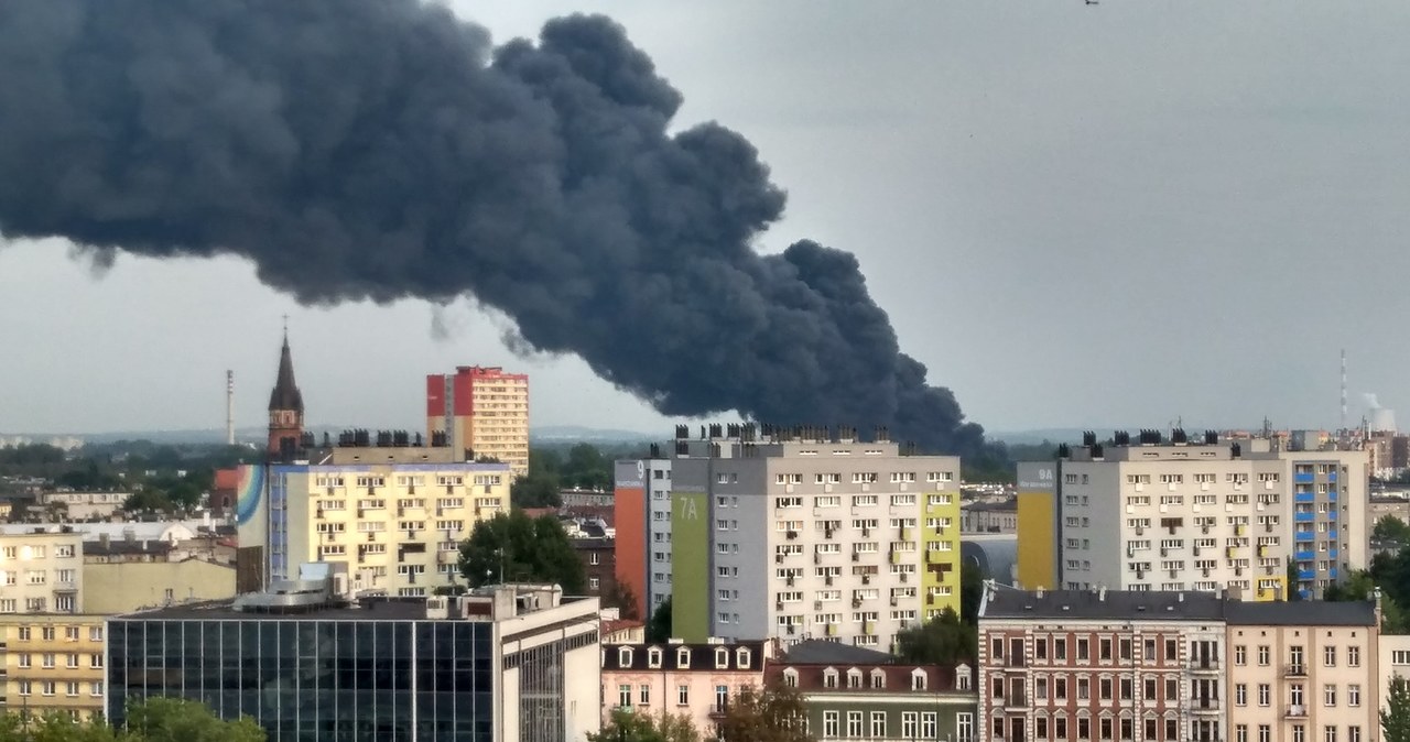Pożar w Sosnowcu. Nad Zagłębiem i Śląskiem uniosły się kłęby czarnego dymu