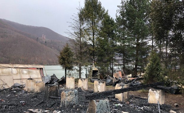 Pożar w stanicy WOPR w Międzybrodziu. "30 lat naszej pracy poszło z dymem"