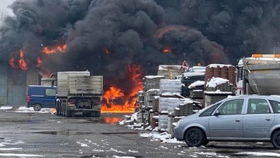 ​Pożar w Świętochłowicach. Kłęby czarnego dymu były widoczne z dużej odległości