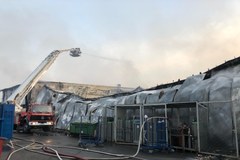 Pożar w Turku. Doszczętnie zniszczona hala zakładu meblowego 