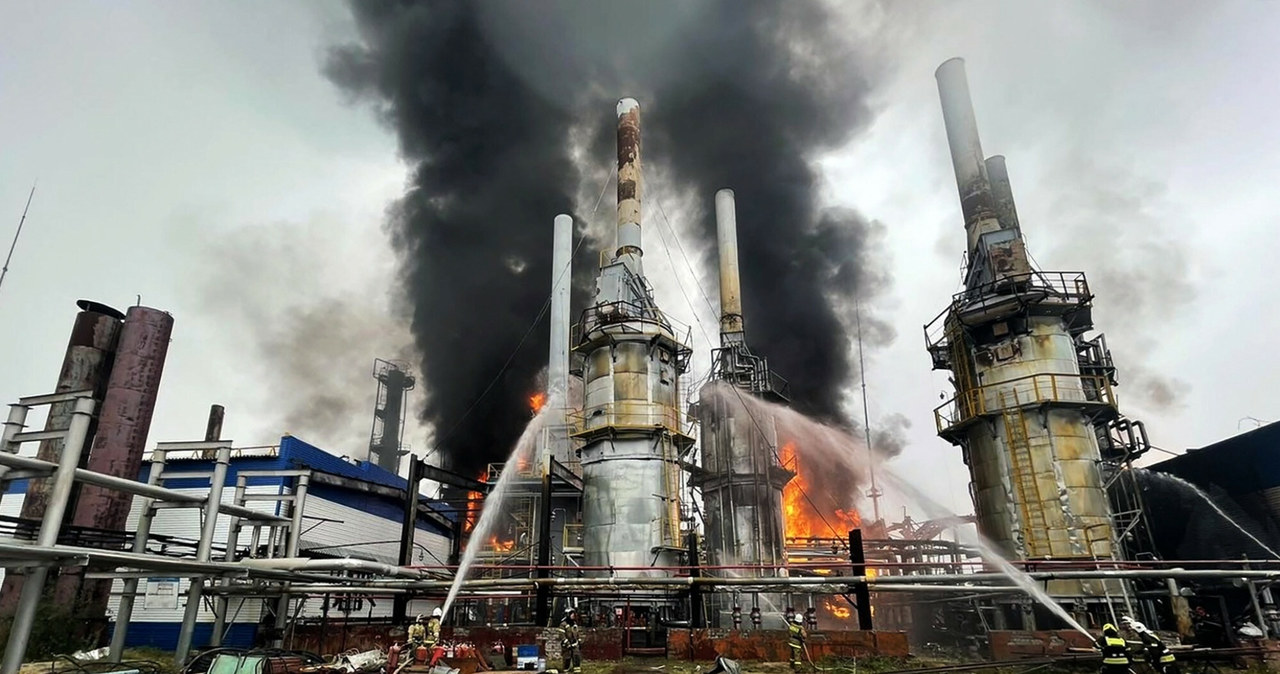 Pożar w zakładach produkcyjnych rosyjskiego Gazpromu w pobliżu Nowego Urengoju /HANDOUT/AFP/ /East News