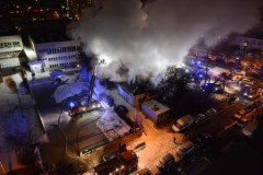 Pożar warsztatu przy ul. Podbipięty na warszawskim Mokotowie