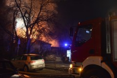 Pożar warsztatu przy ul. Podbipięty na warszawskim Mokotowie