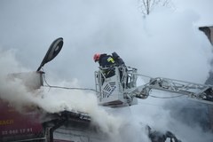 Pożar warsztatu samochodowego w Warszawie